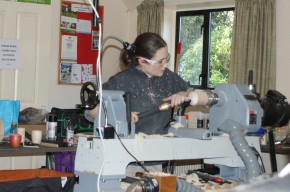 Turning the bottom of the top using a jam chuck